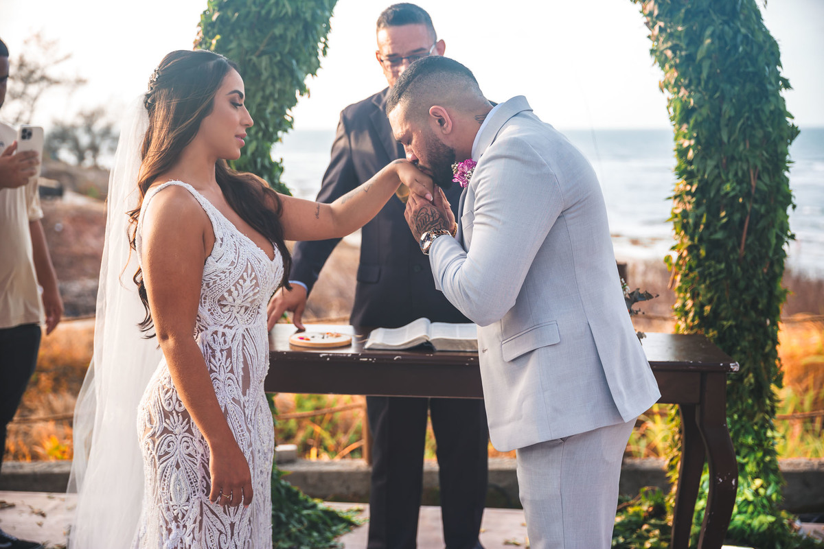 amor-casamento, Kelly e Alexandre-pôr do sol, Lounge Conceito-praia de Iparana, fotografia de casamento-amor, cumplicidade-emocionante, momento especial-troca de votos, preparativos-gestos de carinho, atmosfera mágica-intimidade, romance-felicidade