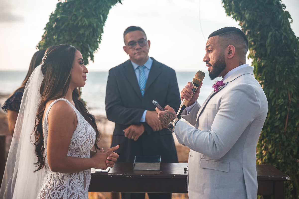 amor-casamento, Kelly e Alexandre-pôr do sol, Lounge Conceito-praia de Iparana, fotografia de casamento-amor, cumplicidade-emocionante, momento especial-troca de votos, preparativos-gestos de carinho, atmosfera mágica-intimidade, romance-felicidade