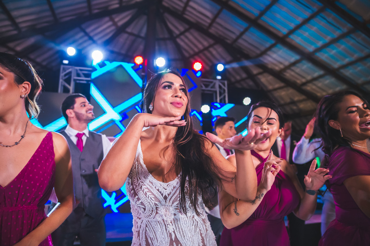 amor-casamento, Kelly e Alexandre-pôr do sol, Lounge Conceito-praia de Iparana, fotografia de casamento-amor, cumplicidade-emocionante, momento especial-troca de votos, preparativos-gestos de carinho, atmosfera mágica-intimidade, romance-felicidade