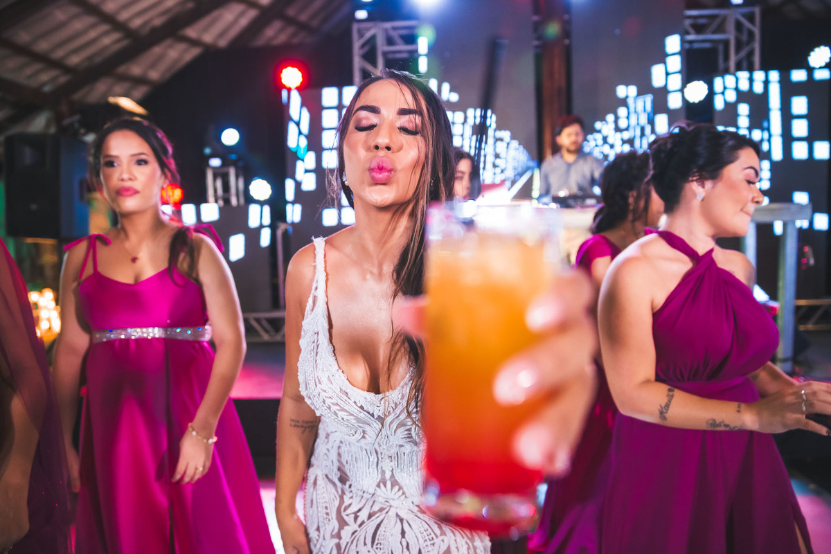 amor-casamento, Kelly e Alexandre-pôr do sol, Lounge Conceito-praia de Iparana, fotografia de casamento-amor, cumplicidade-emocionante, momento especial-troca de votos, preparativos-gestos de carinho, atmosfera mágica-intimidade, romance-felicidade