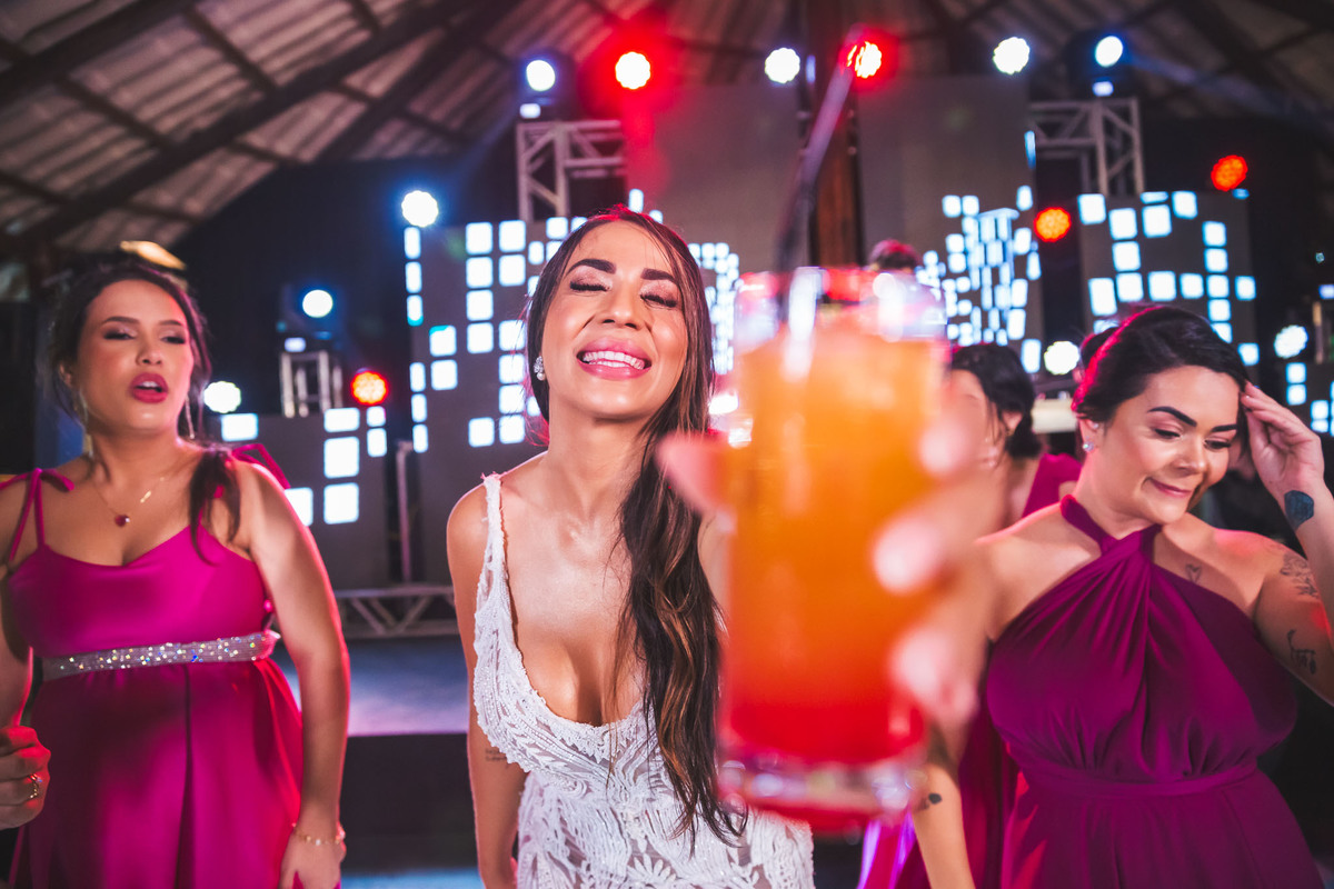 amor-casamento, Kelly e Alexandre-pôr do sol, Lounge Conceito-praia de Iparana, fotografia de casamento-amor, cumplicidade-emocionante, momento especial-troca de votos, preparativos-gestos de carinho, atmosfera mágica-intimidade, romance-felicidade