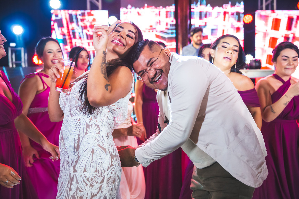 amor-casamento, Kelly e Alexandre-pôr do sol, Lounge Conceito-praia de Iparana, fotografia de casamento-amor, cumplicidade-emocionante, momento especial-troca de votos, preparativos-gestos de carinho, atmosfera mágica-intimidade, romance-felicidade