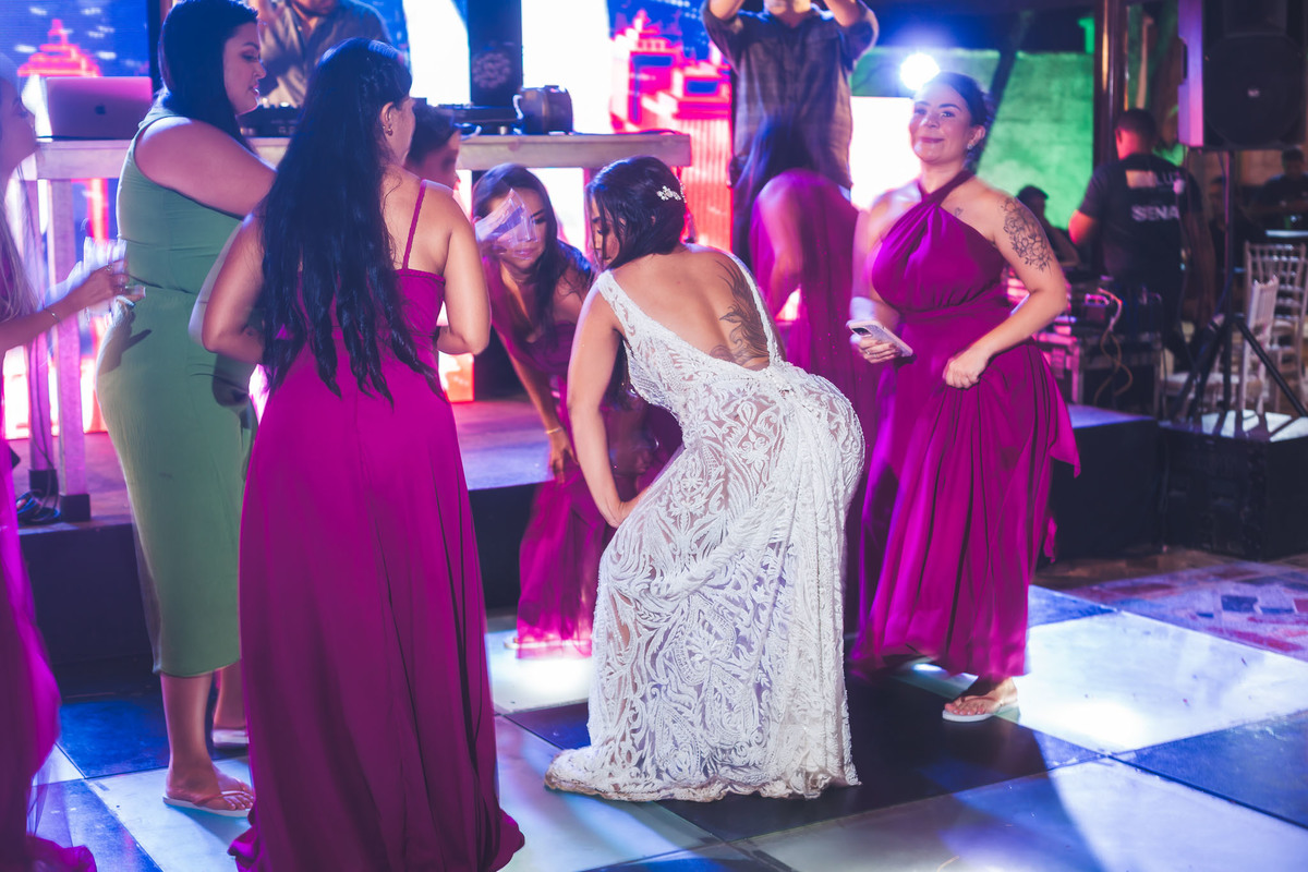 amor-casamento, Kelly e Alexandre-pôr do sol, Lounge Conceito-praia de Iparana, fotografia de casamento-amor, cumplicidade-emocionante, momento especial-troca de votos, preparativos-gestos de carinho, atmosfera mágica-intimidade, romance-felicidade