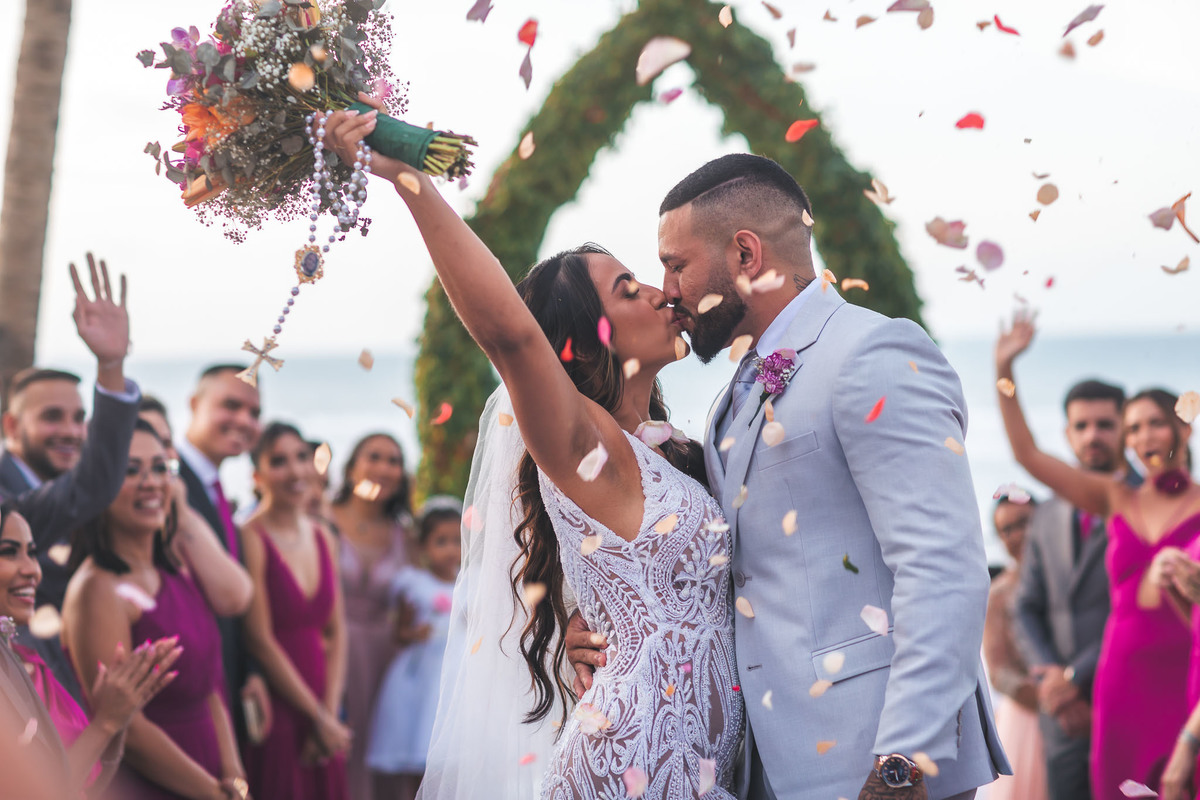 amor-casamento, Kelly e Alexandre-pôr do sol, Lounge Conceito-praia de Iparana, fotografia de casamento-amor, cumplicidade-emocionante, momento especial-troca de votos, preparativos-gestos de carinho, atmosfera mágica-intimidade, romance-felicidade