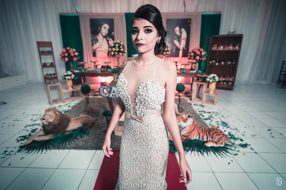 festa-15-anos-debutante-Camila-buffet-vestido-bolo-fotografia-Ricardo-Lima-Fotografo