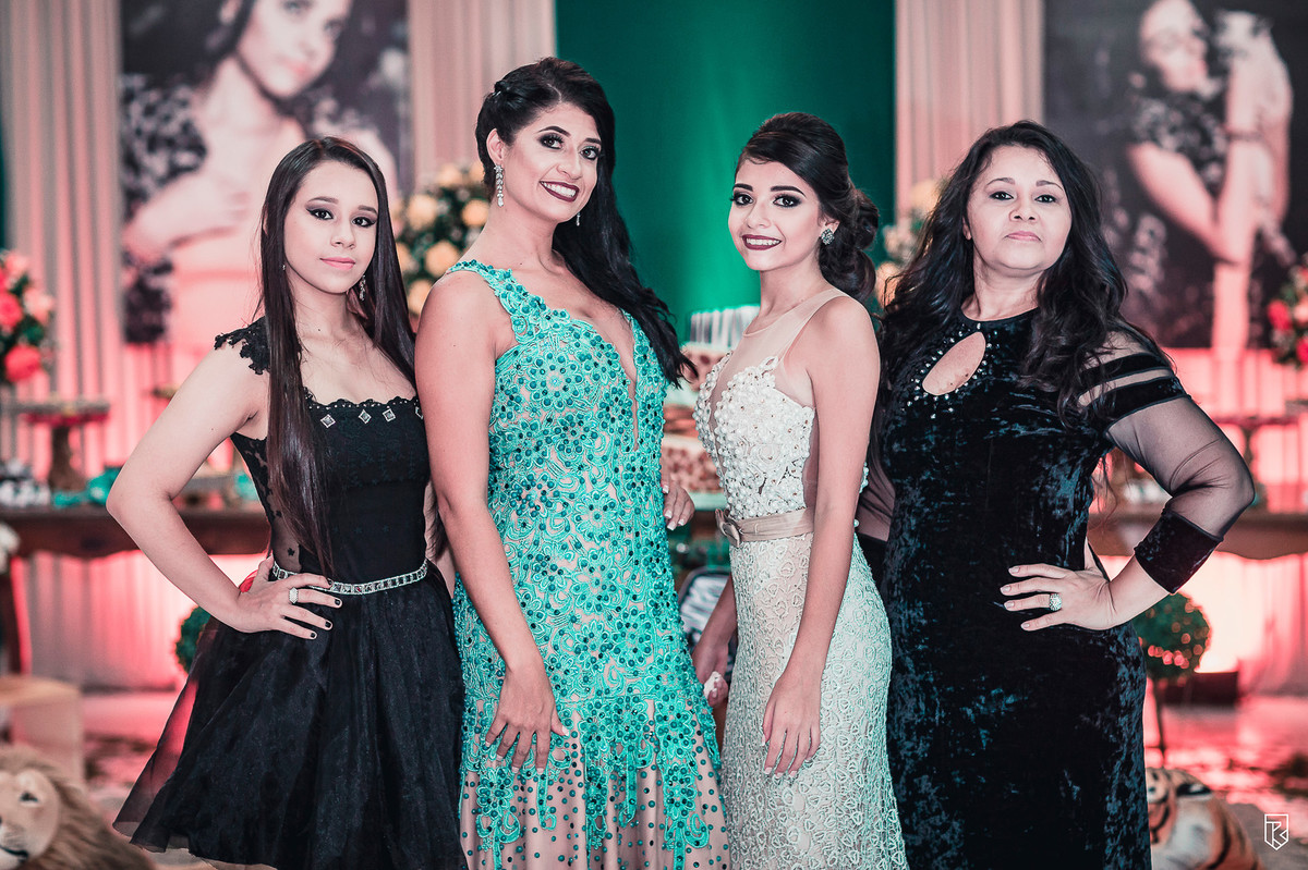 festa-15-anos-debutante-Camila-buffet-vestido-bolo-fotografia-Ricardo-Lima-Fotografo