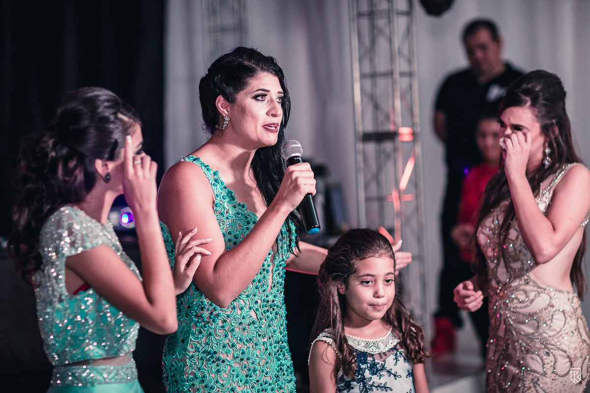 festa-15-anos-debutante-Camila-buffet-vestido-bolo-fotografia-Ricardo-Lima-Fotografo