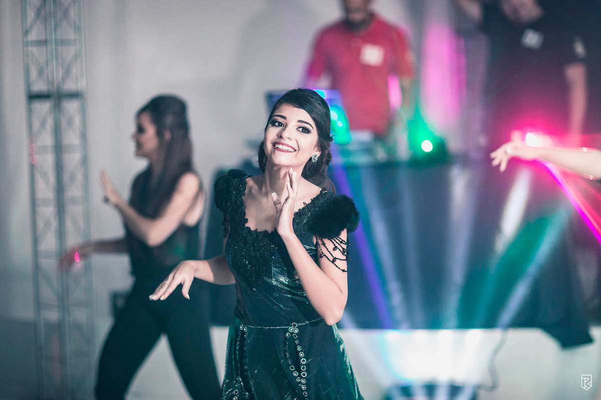 festa-15-anos-debutante-Camila-buffet-vestido-bolo-fotografia-Ricardo-Lima-Fotografo