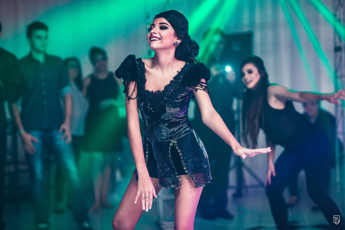 festa-15-anos-debutante-Camila-buffet-vestido-bolo-fotografia-Ricardo-Lima-Fotografo