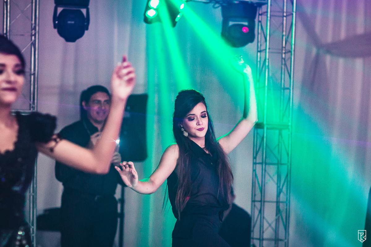 festa-15-anos-debutante-Camila-buffet-vestido-bolo-fotografia-Ricardo-Lima-Fotografo