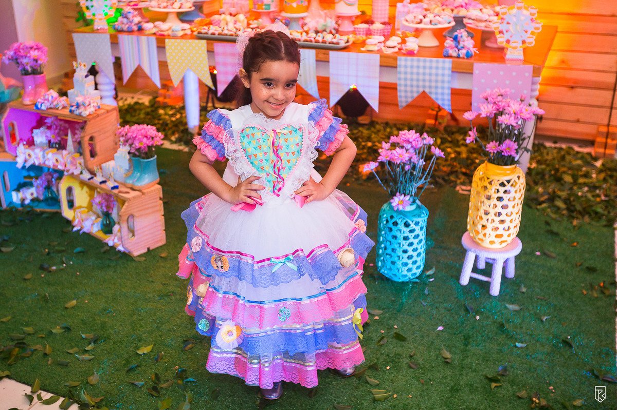 festa-infantil-tema-junina-bolo-festa-cores-decoração-arraiá-fotografia-Ricardo-Lima-Fortaleza