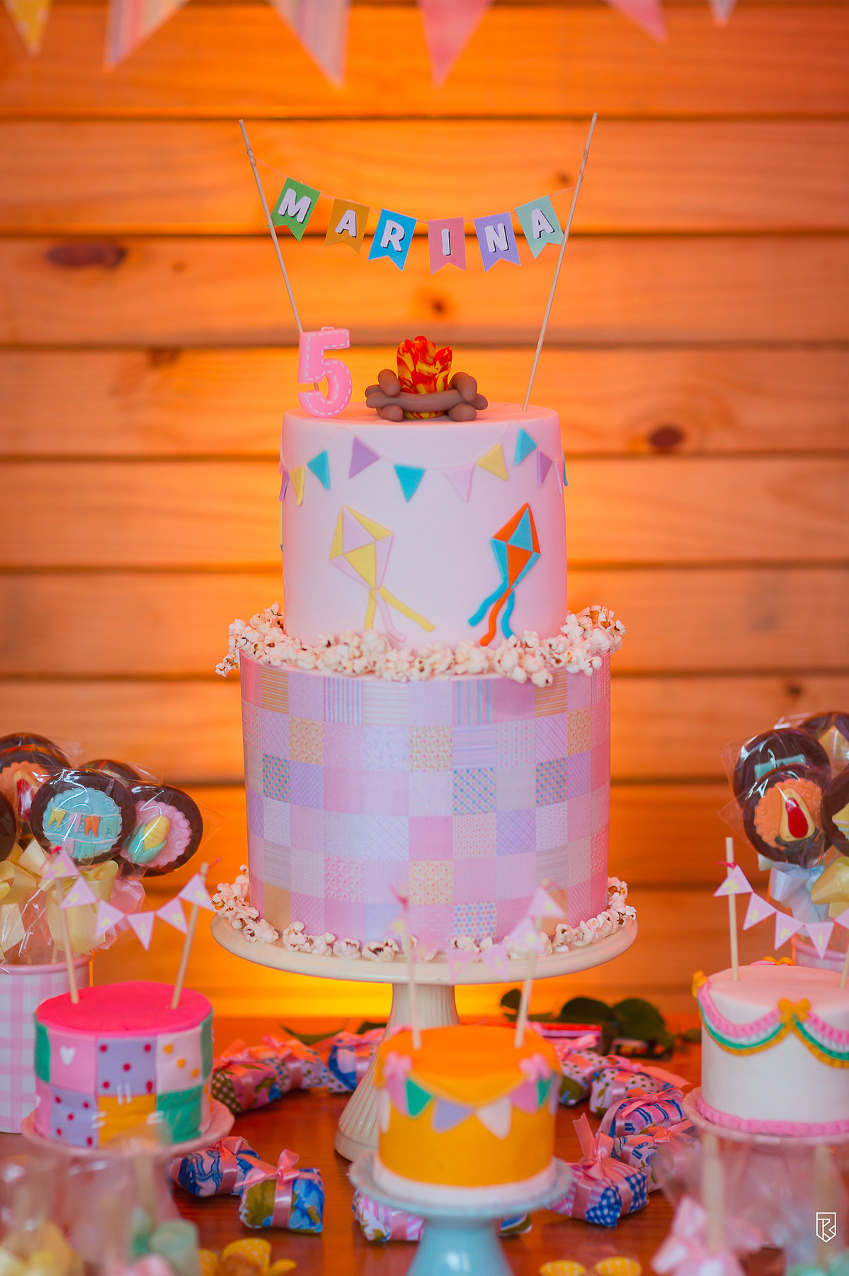 festa-infantil-tema-junina-bolo-festa-cores-decoração-arraiá-fotografia-Ricardo-Lima-Fortaleza