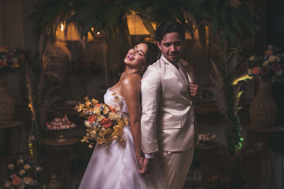 ensaio pós-cerimônia
amor em cada detalhe
luz natural casamento
conexão verdadeira
fotografia autoral casamento
emoção registrada
casal em harmonia