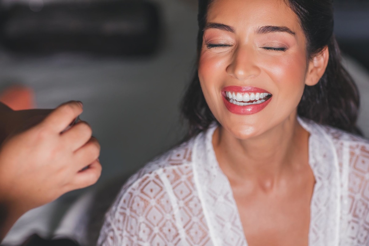 Fotografia de making of da noiva Aline em Fortaleza, retrato clássico e poético