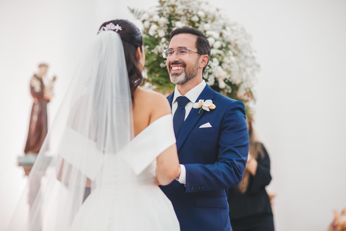 Fotografia de casal em Fortaleza, noivos apaixonados em momento romântico