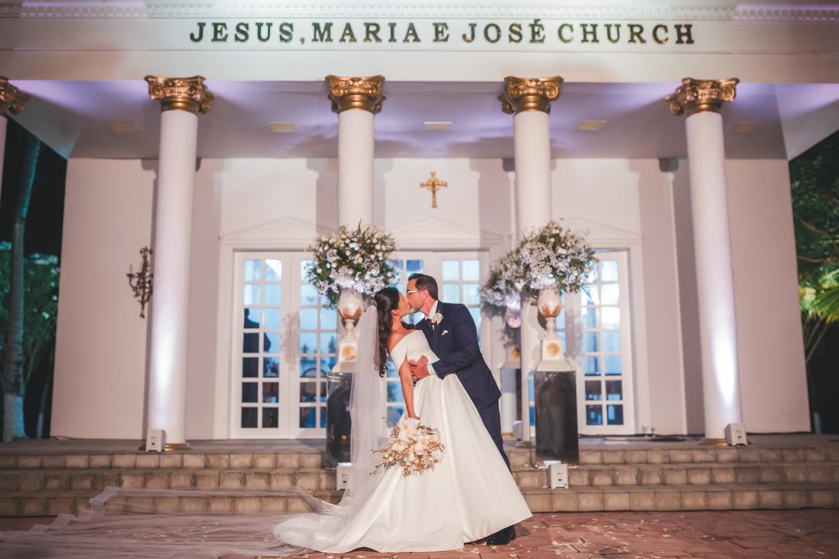 Fotografia de casal em Fortaleza, noivos apaixonados em momento romântico