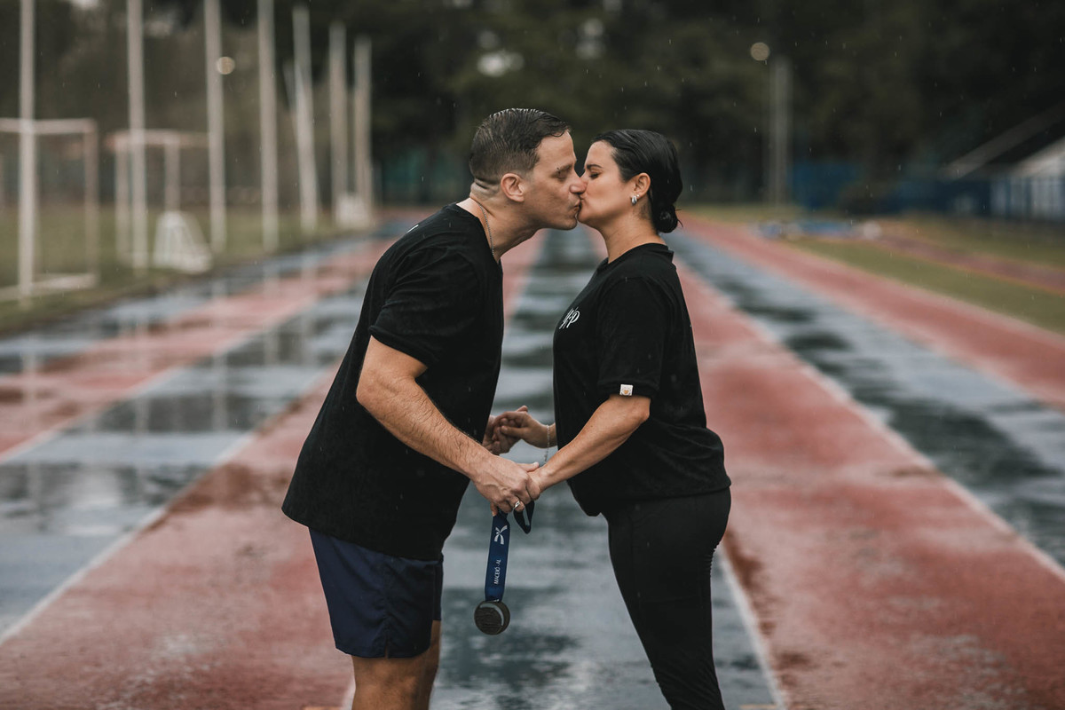 Fotógrafo de casal em Fortaleza: Ensaio inesquecível na chuva