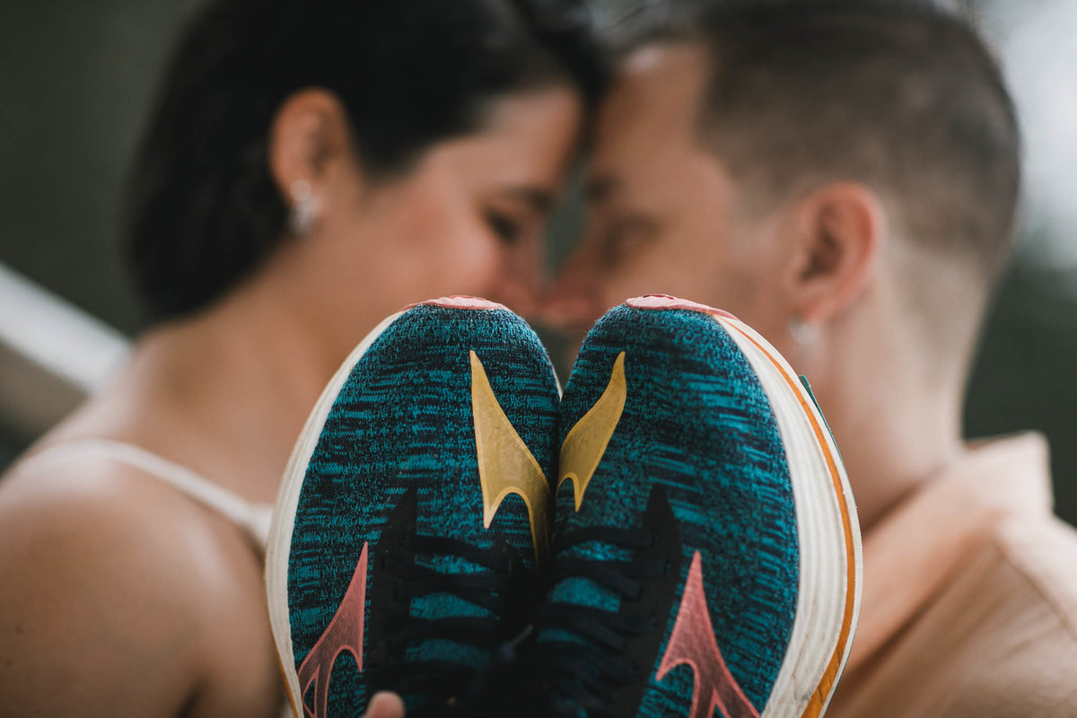 Conexão e amor sob a chuva: ensaio fotográfico na Unifor.