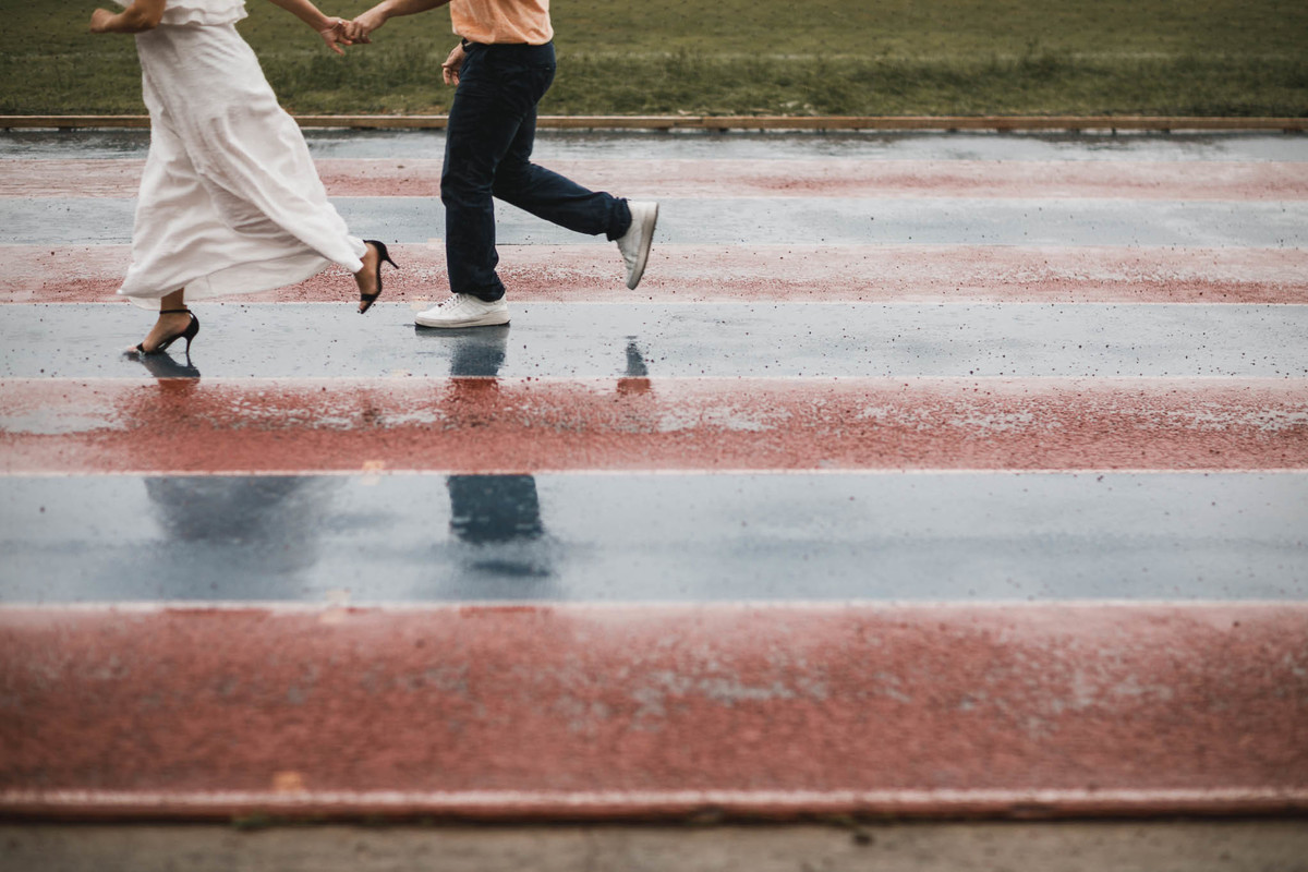 Conexão e amor sob a chuva: ensaio fotográfico na Unifor.
