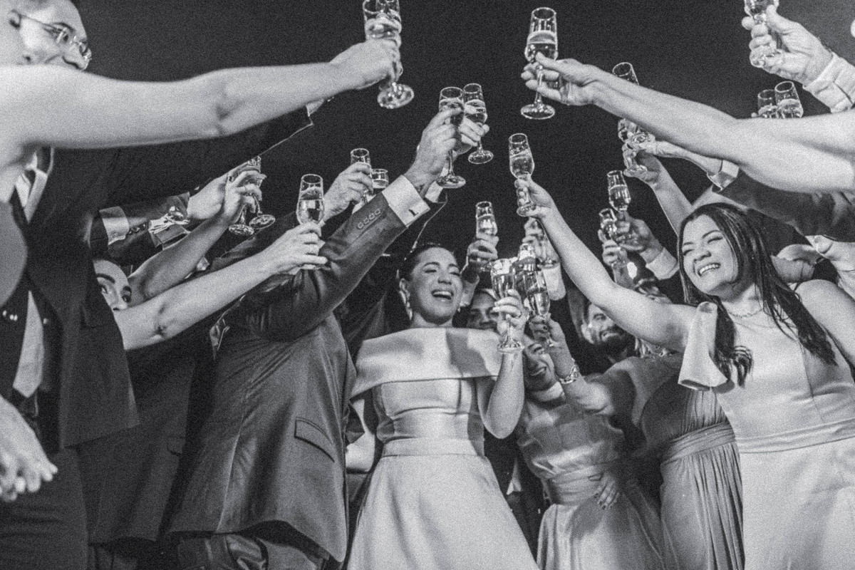 noivos em momentos expontâneos durante o casamento no buffet Royal Gourmet