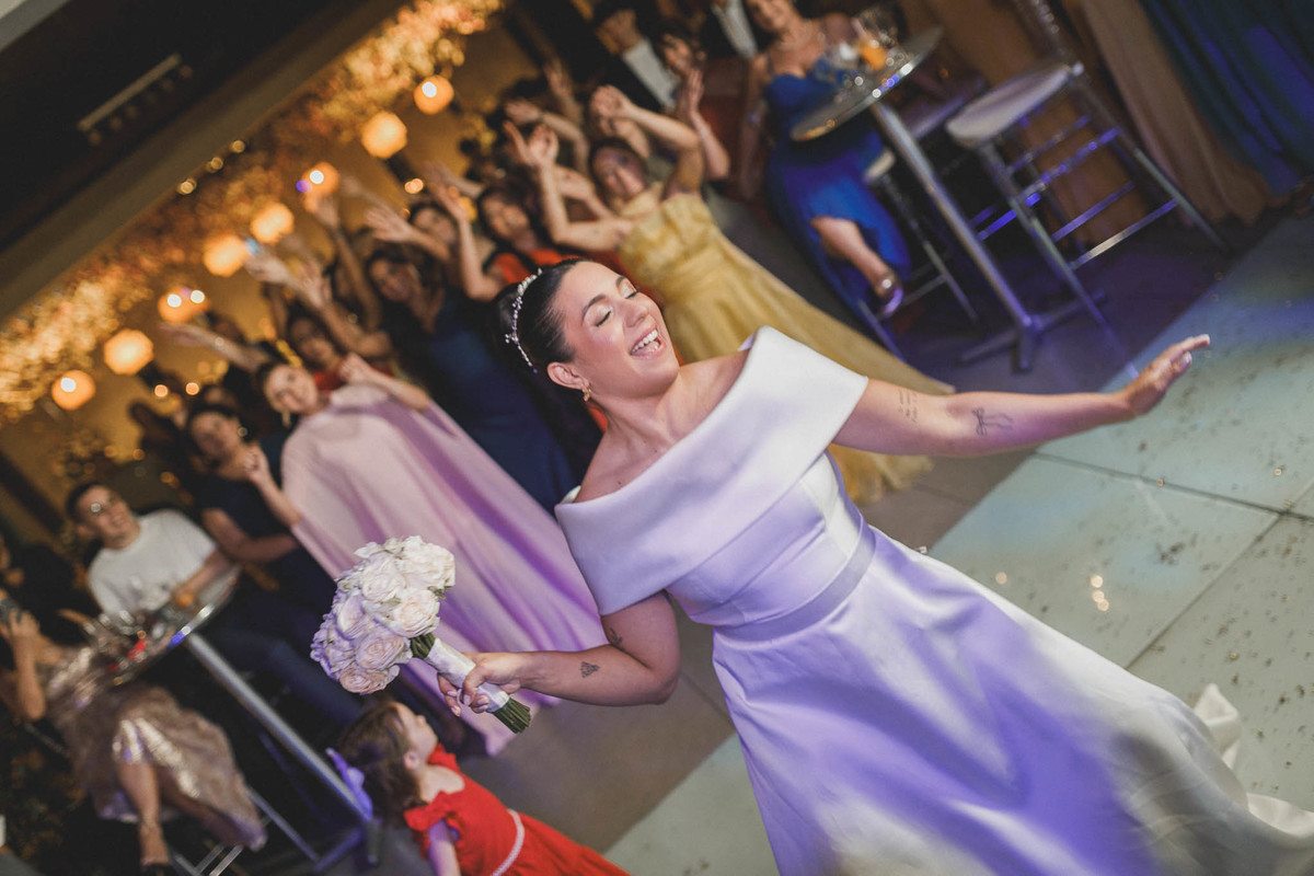 noivos em momentos expontâneos durante o casamento no buffet Royal Gourmet