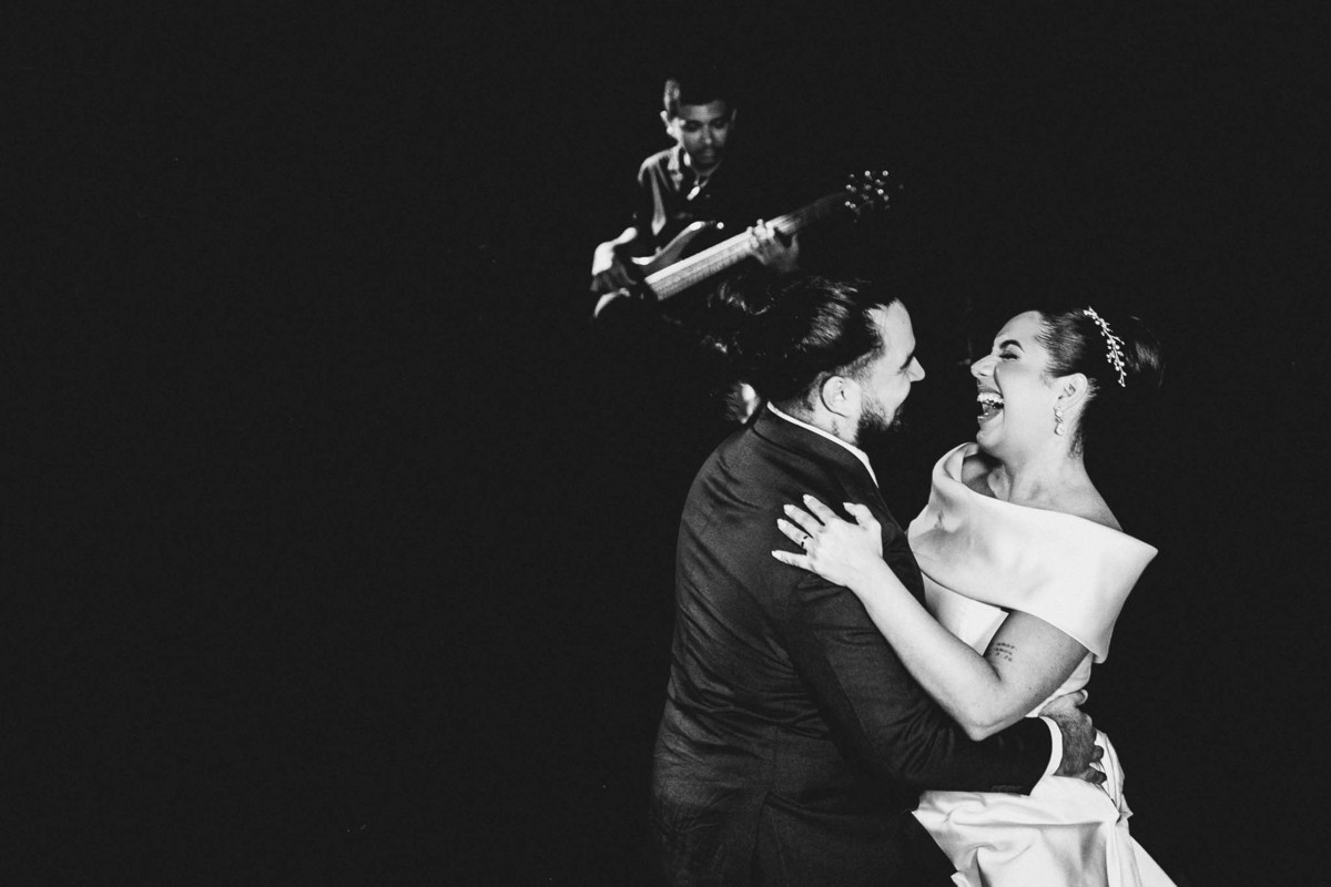 noivos em momentos expontâneos durante o casamento no buffet Royal Gourmet