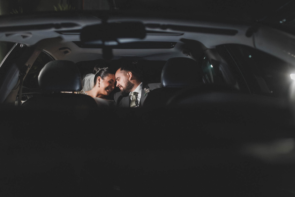 Noiva Layla e Noivo João: Retrato de casamento clássico no Ceará.