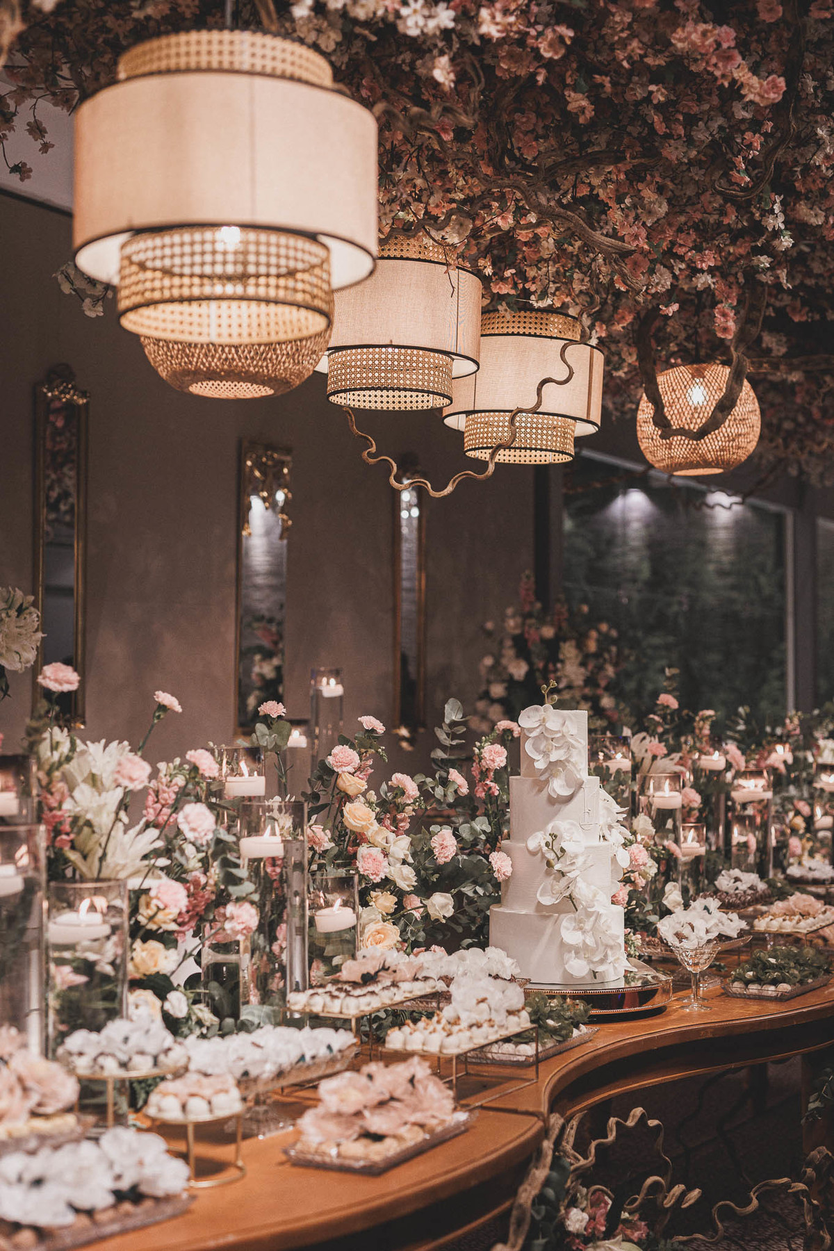 Decoração de casamento elegante no Royal Gourmet Fortaleza.