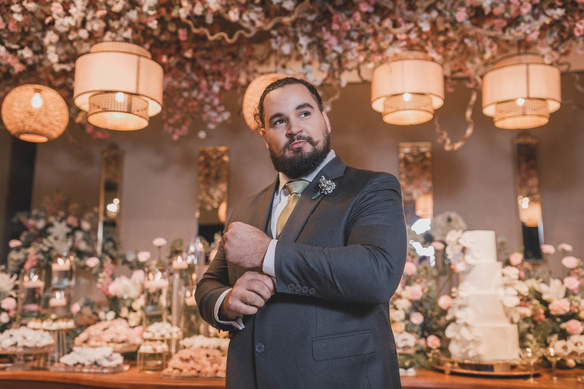 Noiva Layla e Noivo João: Retrato de casamento clássico no Ceará.