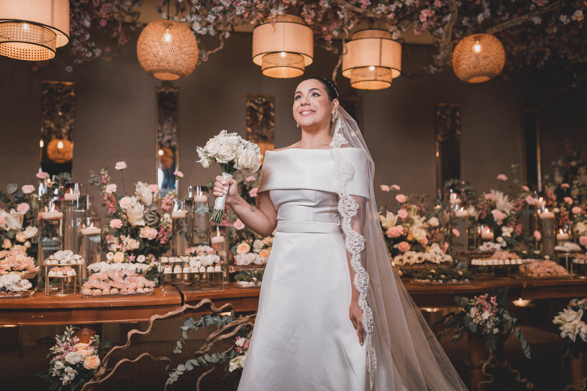 Noiva Layla e Noivo João: Retrato de casamento clássico no Ceará.