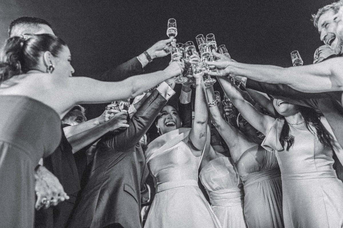 noivos em momentos expontâneos durante o casamento no buffet Royal Gourmet