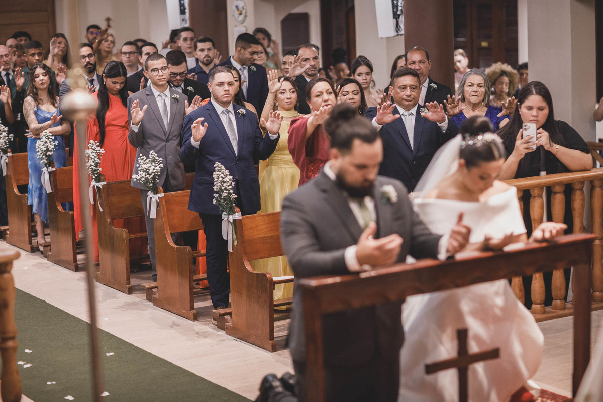 Cerimônia religiosa de casamento clássico no Mosteiro de São Bento.