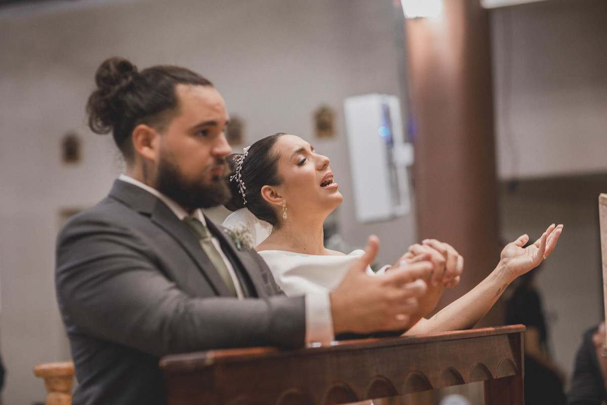 Cerimônia religiosa de casamento clássico no Mosteiro de São Bento.