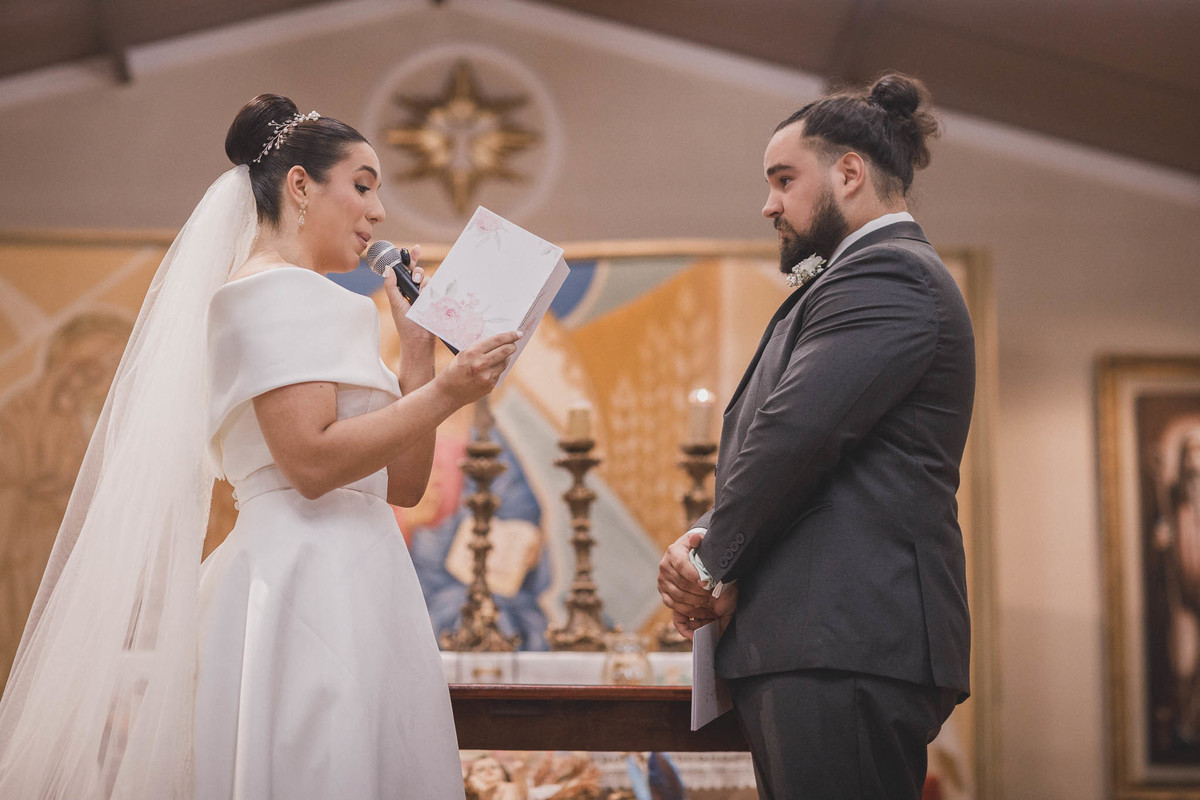 Cerimônia religiosa de casamento clássico no Mosteiro de São Bento.
