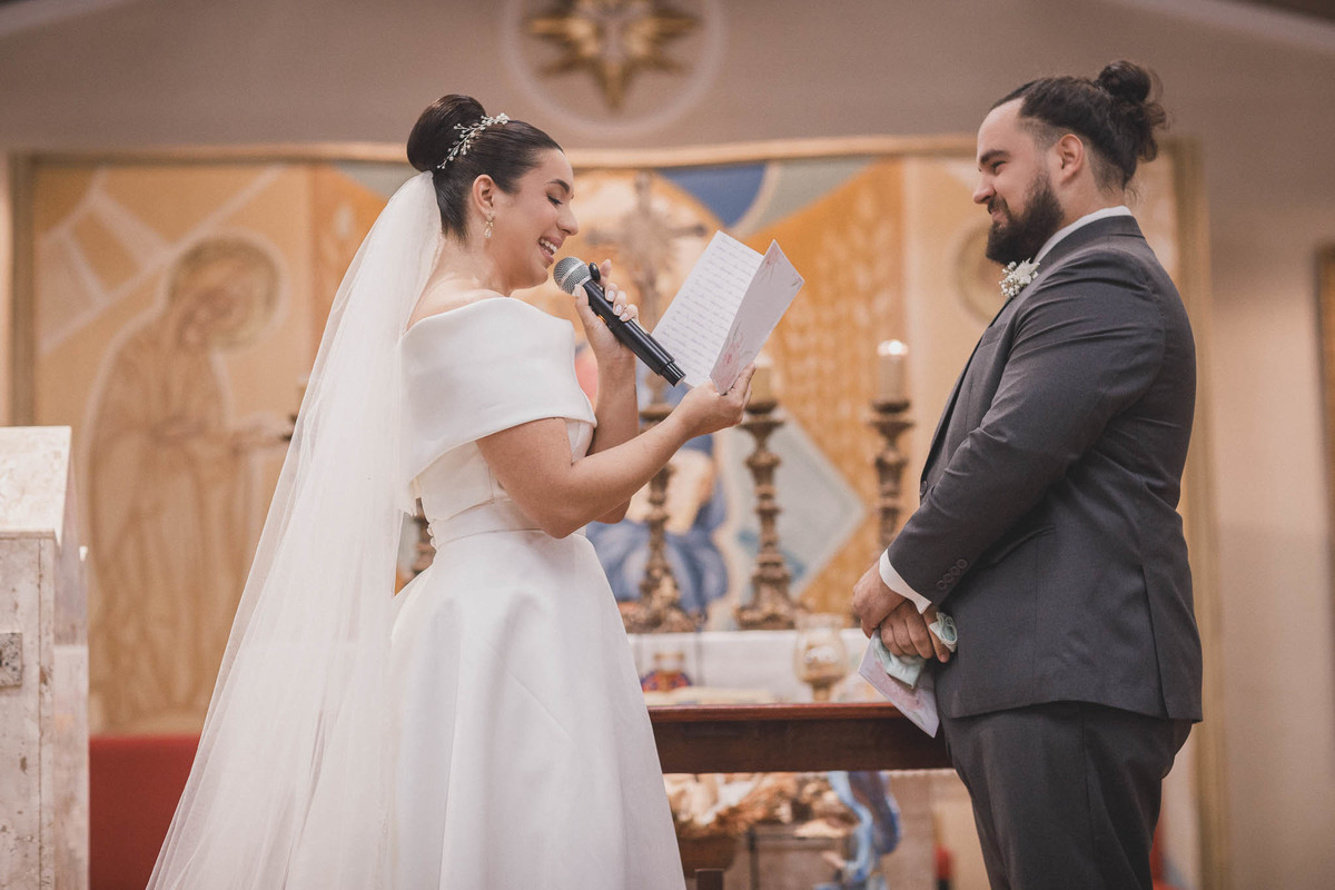 Cerimônia religiosa de casamento clássico no Mosteiro de São Bento.