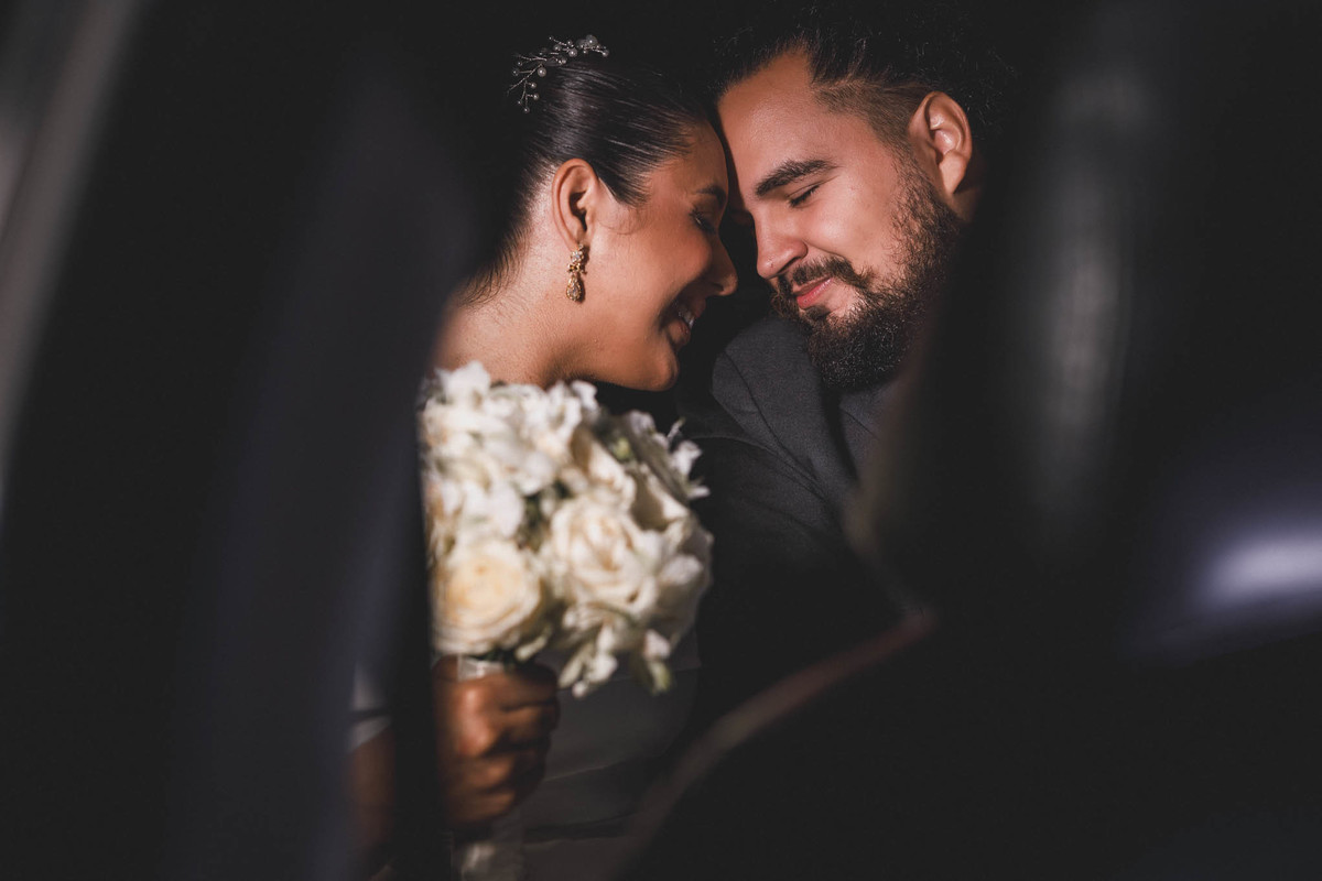 Noiva Layla e Noivo João: Retrato de casamento clássico no Ceará.