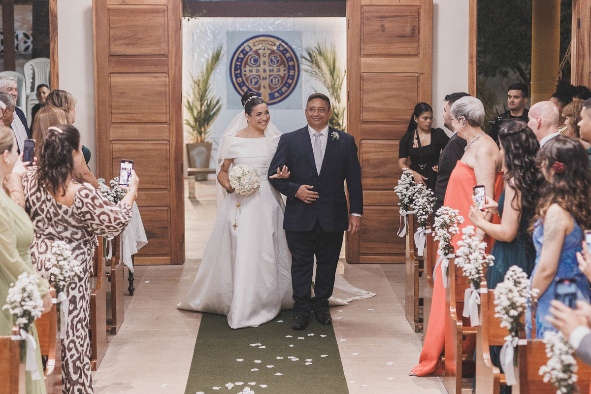 Cerimônia religiosa de casamento clássico no Mosteiro de São Bento.