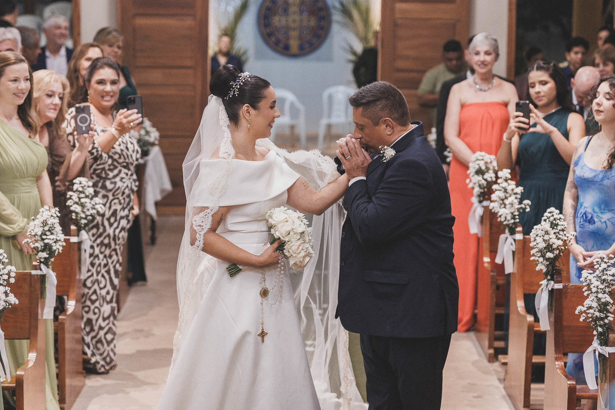 Cerimônia religiosa de casamento clássico no Mosteiro de São Bento.