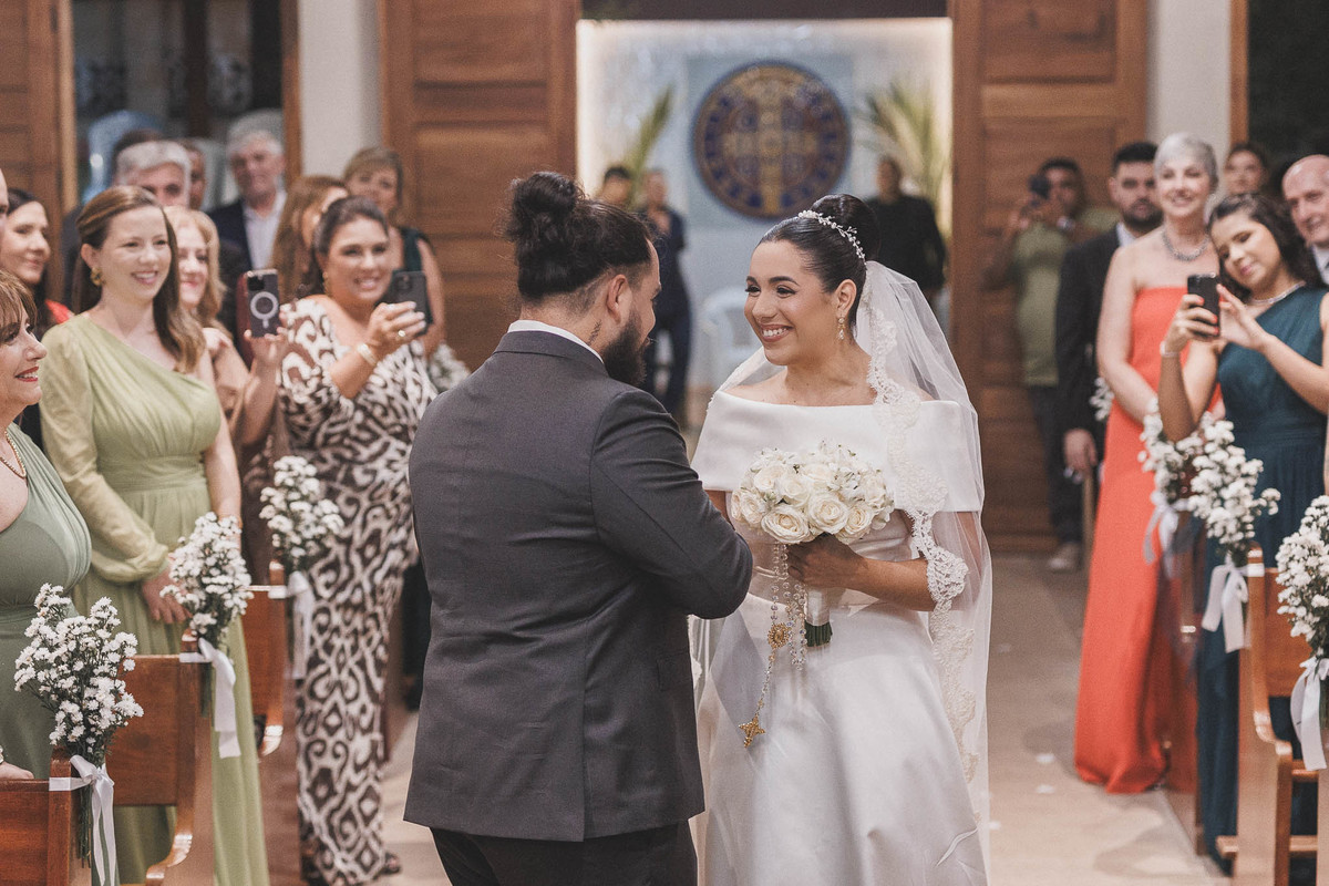 Cerimônia religiosa de casamento clássico no Mosteiro de São Bento.