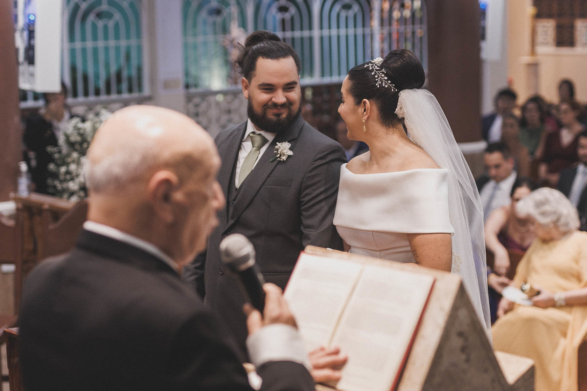 Cerimônia religiosa de casamento clássico no Mosteiro de São Bento.