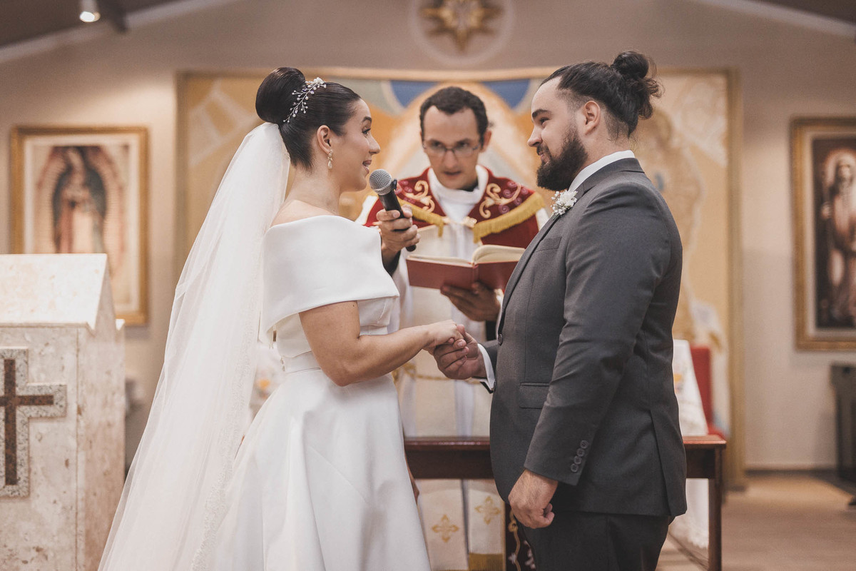 Cerimônia religiosa de casamento clássico no Mosteiro de São Bento.