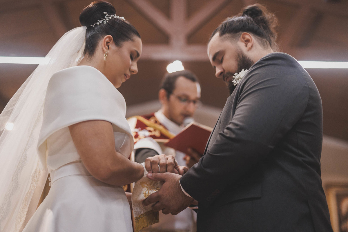 Cerimônia religiosa de casamento clássico no Mosteiro de São Bento.