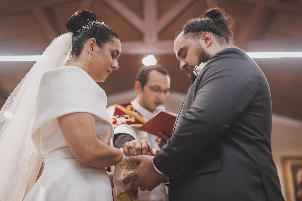 Cerimônia religiosa de casamento clássico no Mosteiro de São Bento.