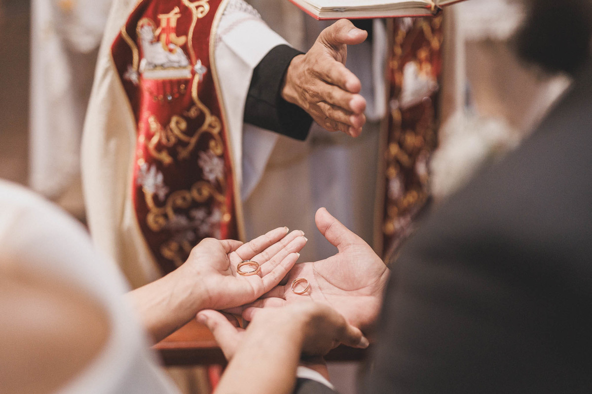 Cerimônia religiosa de casamento clássico no Mosteiro de São Bento.