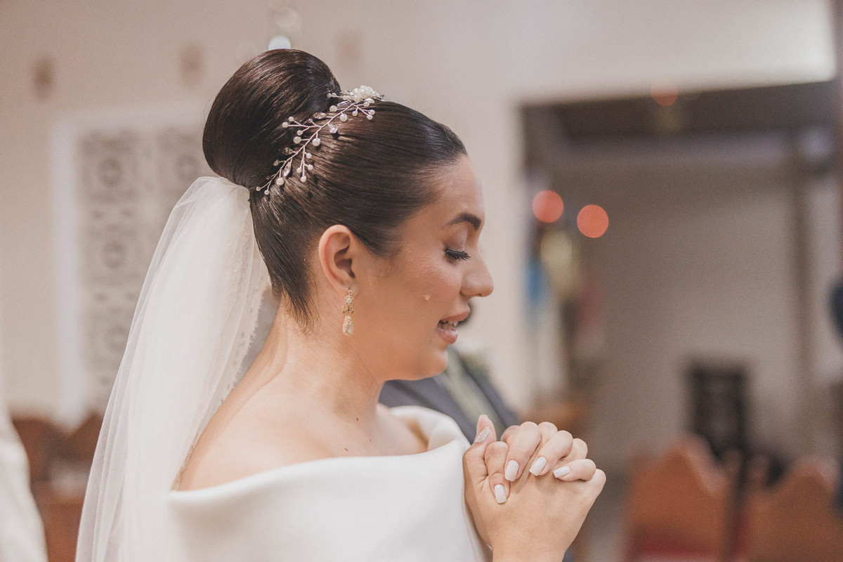 Cerimônia religiosa de casamento clássico no Mosteiro de São Bento.
