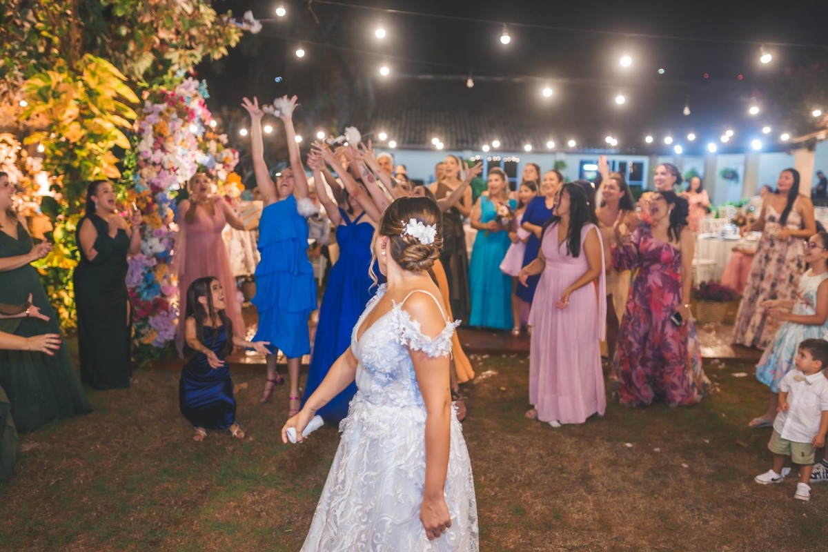 Festa de casamento na Casa Maraponga – Registros espontâneos e divertidos.