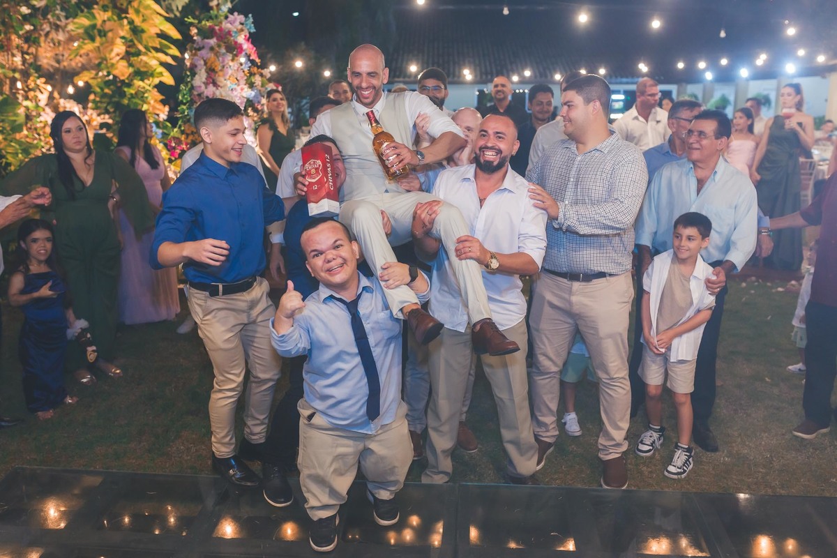 Festa de casamento na Casa Maraponga – Registros espontâneos e divertidos.