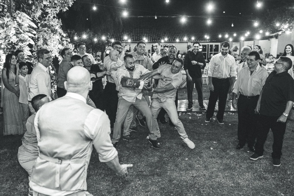 Festa de casamento na Casa Maraponga – Registros espontâneos e divertidos.