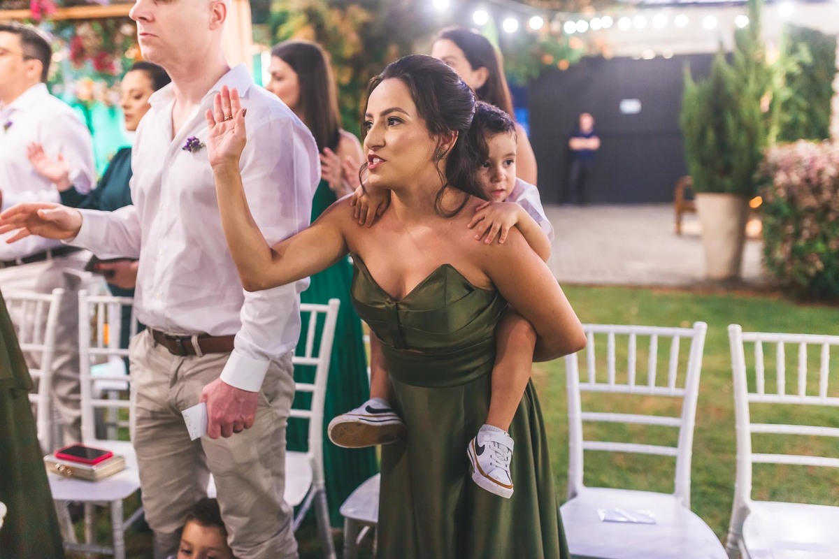 Festa de casamento na Casa Maraponga – Registros espontâneos e divertidos.