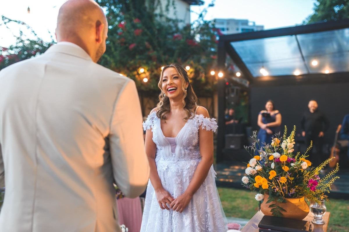 Cerimônia de casamento ao ar livre na Casa Maraponga às 16h